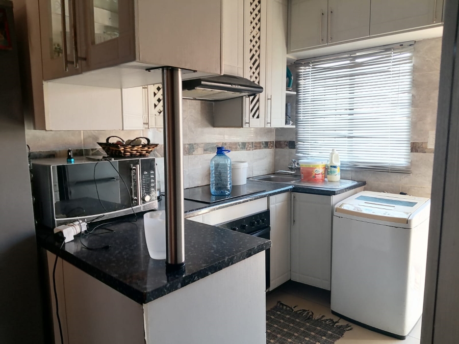 2 Bedroom Property for Sale in Tlhabane West North West